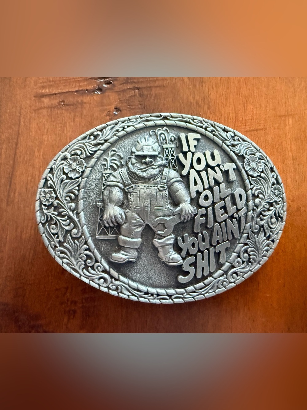 Silver Oilfield-Themed Decorative Sculpture Plaque